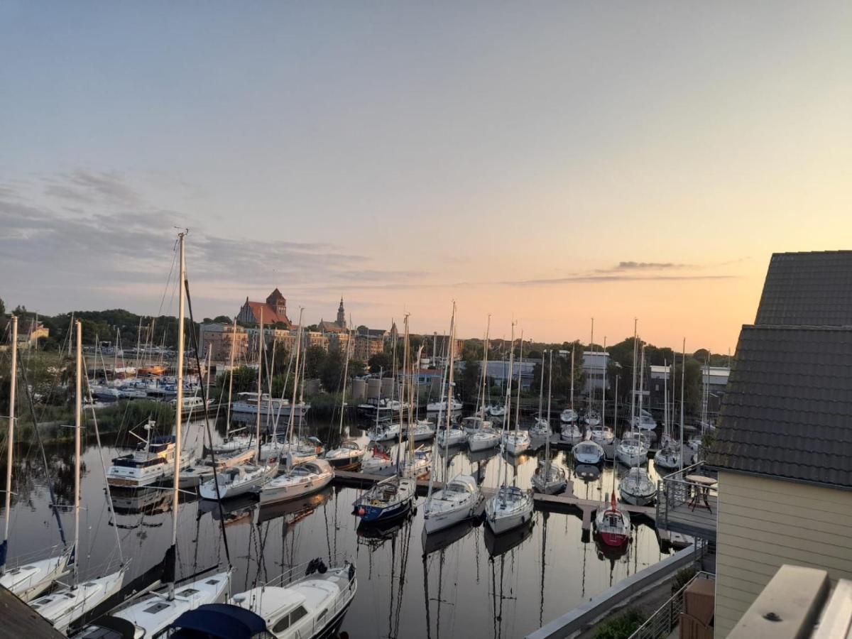 Ferienwohnung Marina Am Ryck ไกรฟ์สวัลด์ ภายนอก รูปภาพ